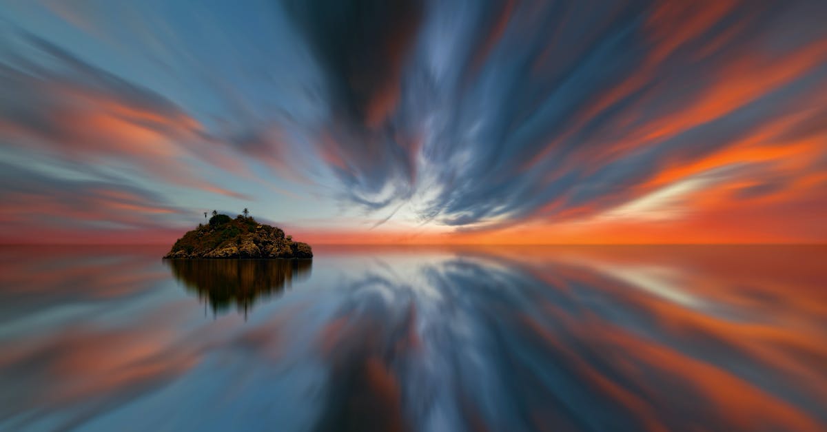 Does Magic 2015 For PC Change The Location Of The Multiplayer Chat Window? - Photo of Island during Golden Hour