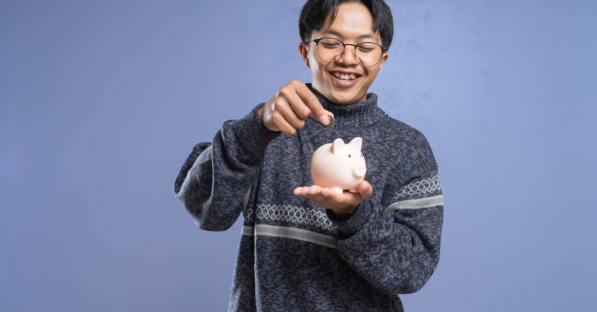 Does putting the graphics into 2D save battery - A Man Putting Coin in the Piggy Bank Does putting the graphics into 2D save battery - A Man Putting Coin in the Piggy Bank