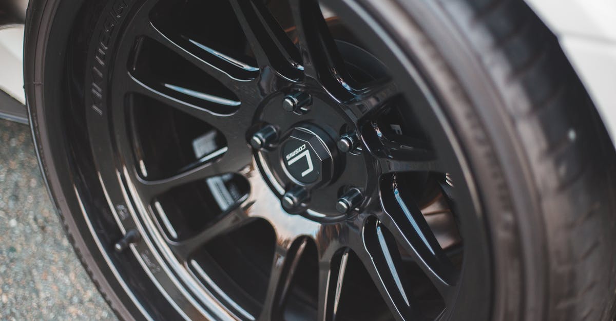 Does the game auto-selects the tuning profile in NFSU2? - Customized car wheel with black tire on asphalt road