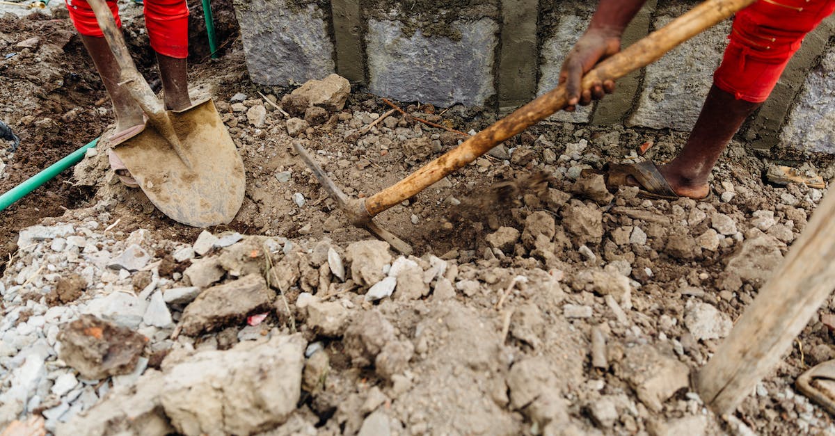 Does the Golden shovel still make rocks give ore? - People Digging Using Shovel and Pickaxe