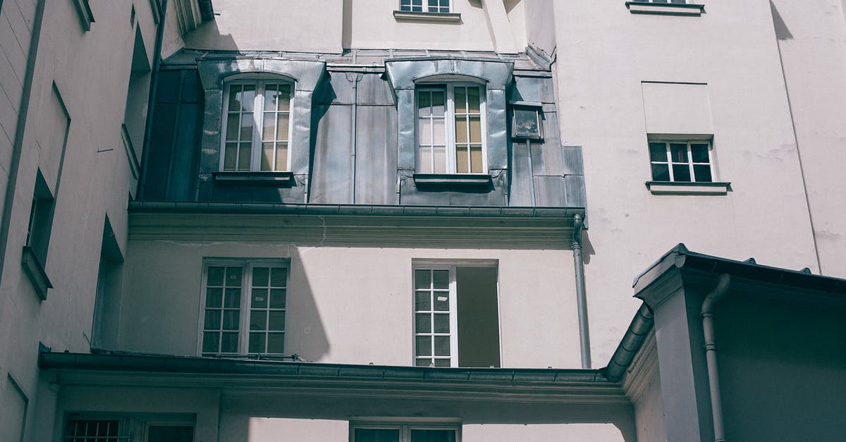 Does the presence of high level trainers have an effect on low level ones? [duplicate] - Low angle of old fashioned gray residential house with square windows at daytime