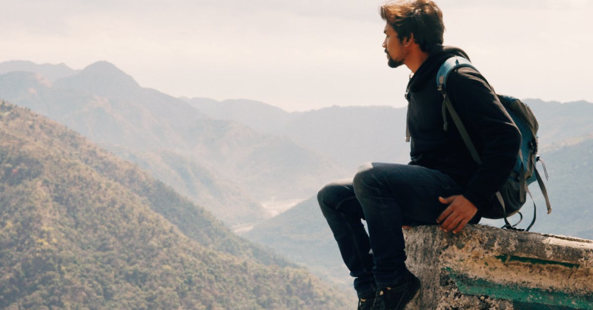 Does the throwing distance of thrown melee weapons get effected by range mods? - Risky traveler on stone above valley