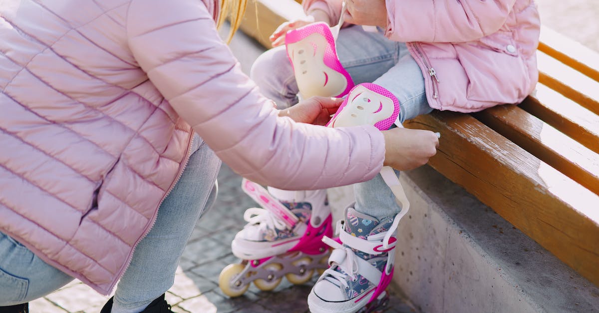 Does the Wii U game pad actually detect breath? - Crop mother and daughter preparing for roller skating