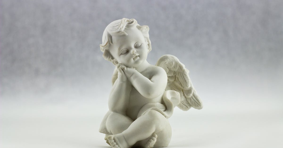 Does triggering Guardian Angel reset Darius' Ult? - White Ceramic Figurine of Angel Illustration