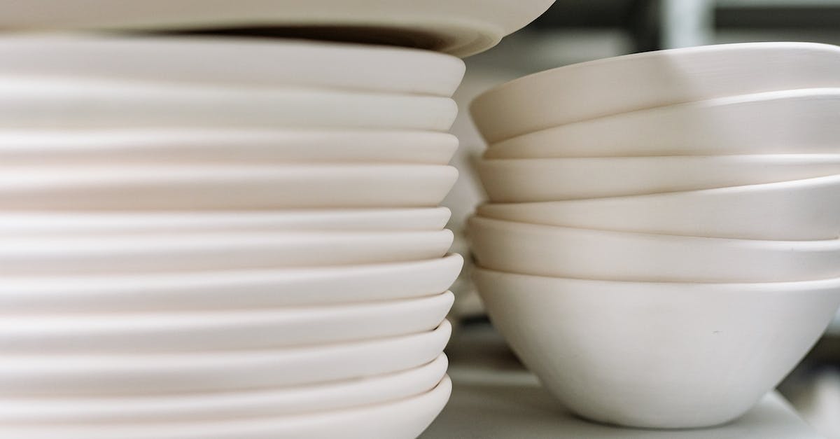Does vulnerable stack and if so how? - White Ceramic Bowl on White Table