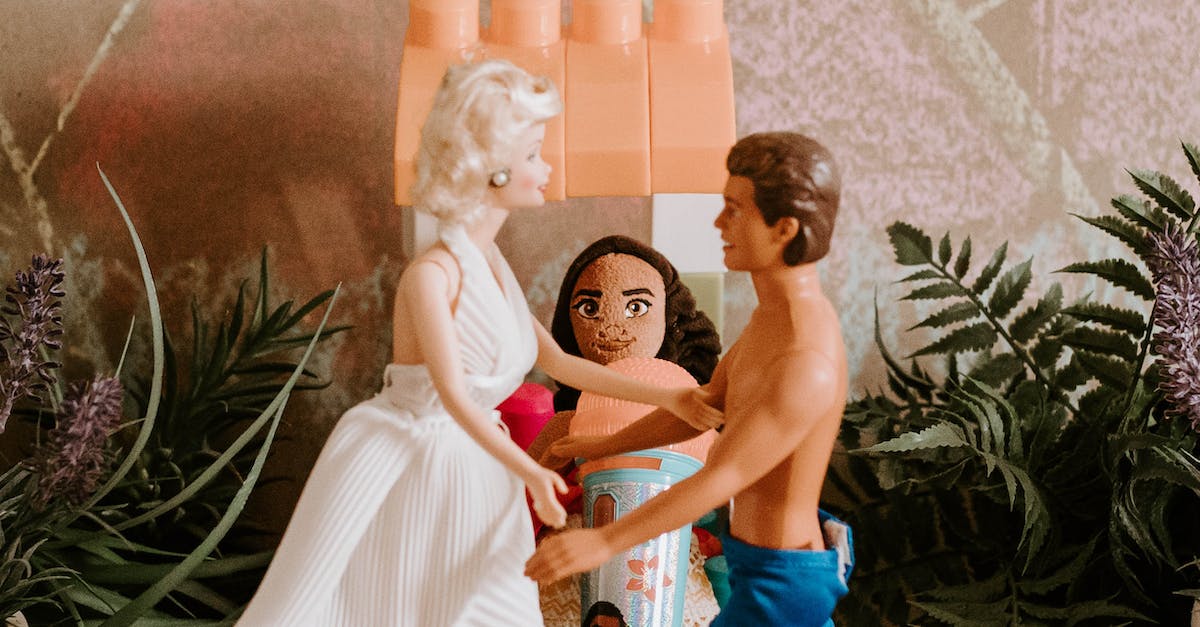 Does which character you play affect weapons drops in Mass Effect Multiplayer? - Toy couple of newlyweds at wedding day standing in front of each other before embrace