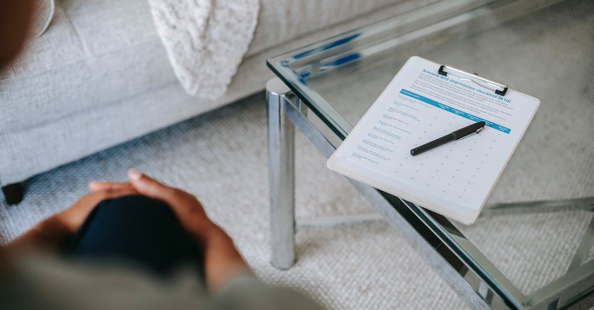 Does Wii U support any form of voice chat? - Crop woman in office with clipboard