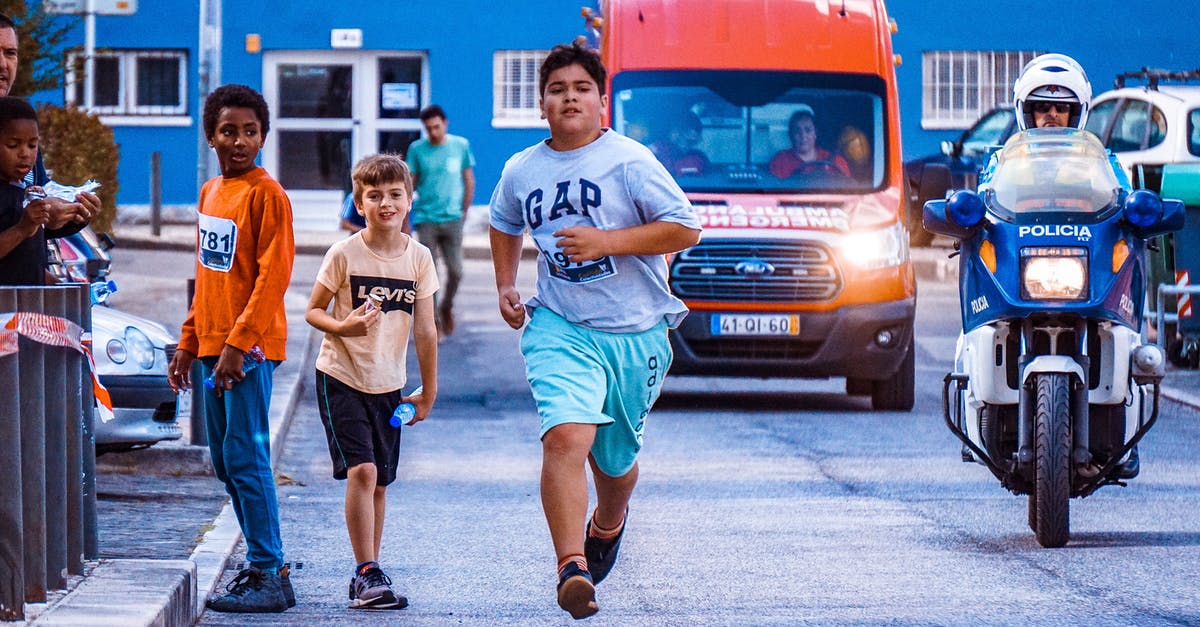 Does XCOM 2 run on 32-bit systems? [duplicate] - Boy Runs at the Street While People Looking at Him