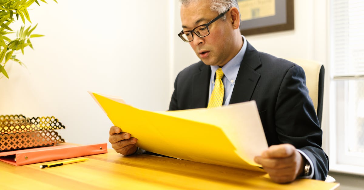 Dragon Age Inquisition doesn't recognize my save files anymore - A Man Looking at Files at an Office