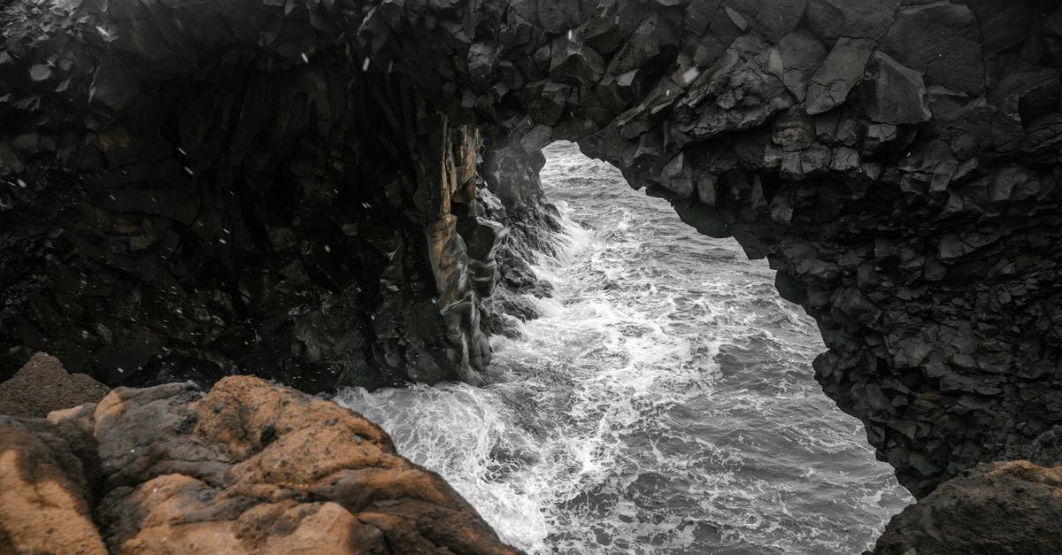 Elite Dangerous: NPC Arch Enemies? - Cliff with basalt rock formation in sea