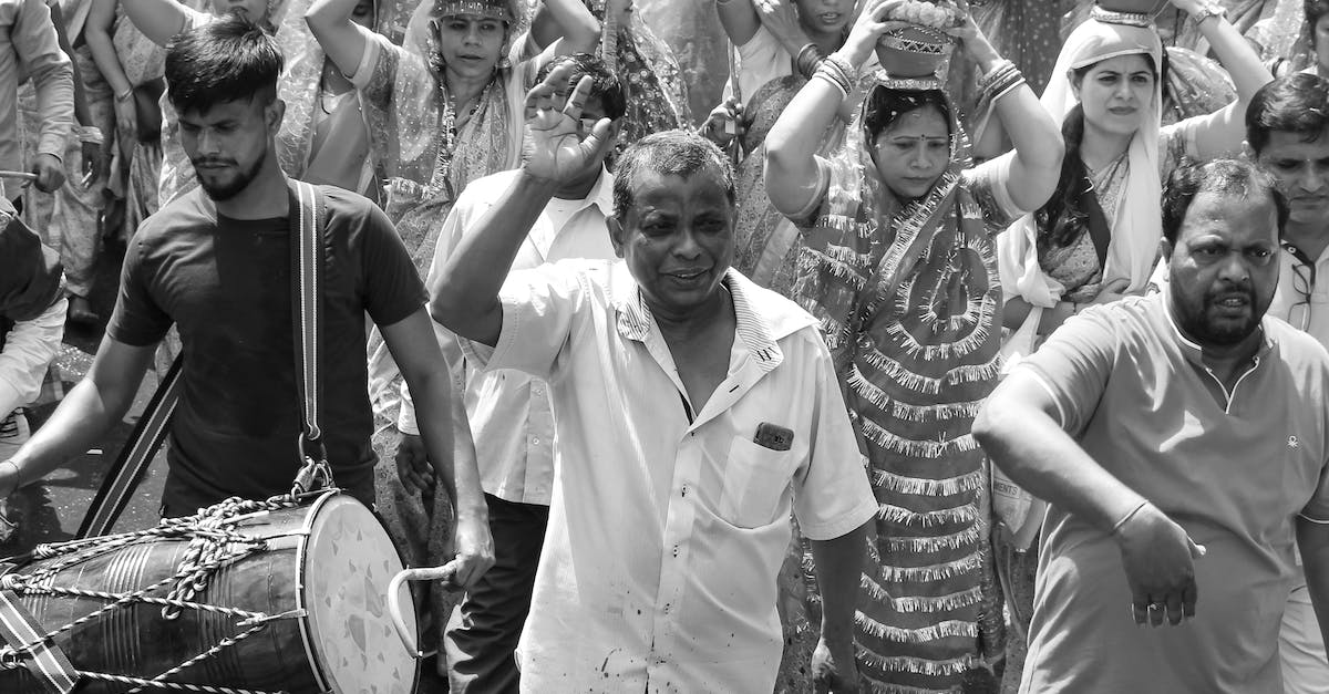 Europa Universalis Dutch Republic Event - Grayscale Photo of People Carrying Clay Pots above Their Heads