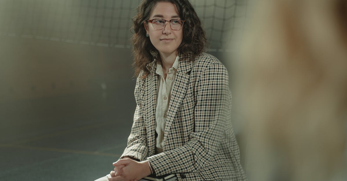 Fort suddently died, looking for an explanation - Woman in Black and White Checkered Dress Shirt Wearing Black Framed Eyeglasses