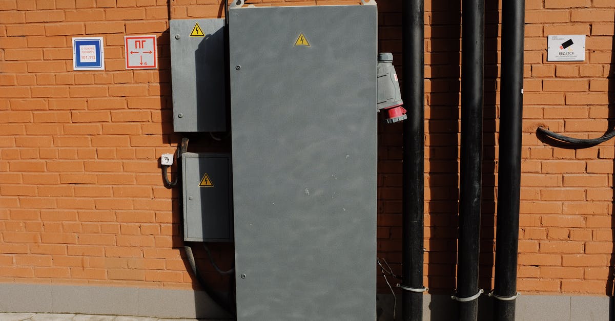 Frequent hitching and stuttering in Metal Gear Solid V: The Phantom Pain: what causes this? - Industrial power cabinet installed on street Frequent hitching and stuttering in Metal Gear Solid V: The Phantom Pain: what causes this? - Industrial power cabinet installed on street