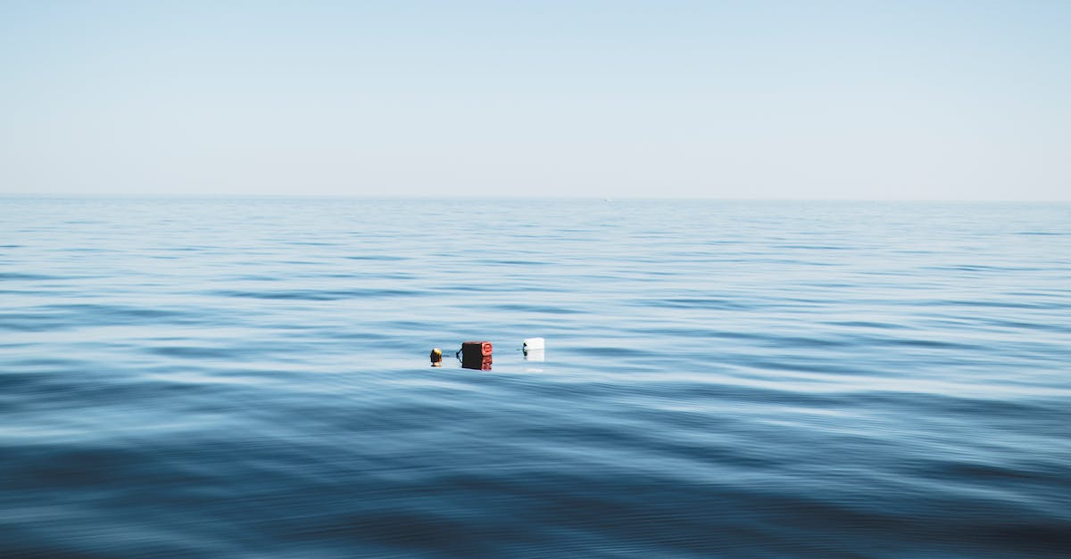 GMod - Spawning reflective objects breaks cubemaps? - Three Red and White Floating Objects on Water