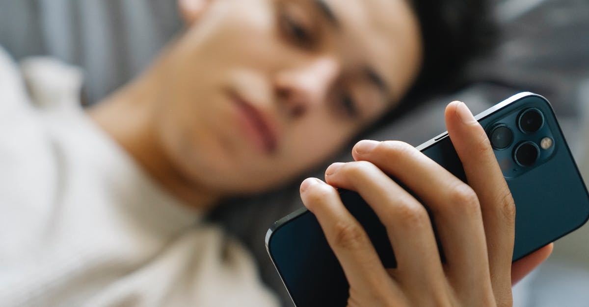 GTA 5 Online not detected my Wi-Fi to login in online GTA - Soft focus of young guy lying on bed and using modern smartphone in weekend morning at home