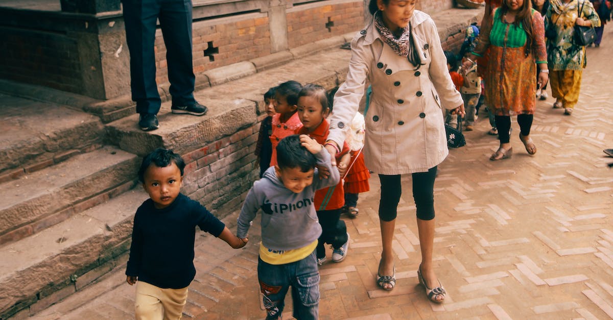 Guardians are not spawning - Kids Walking on the Side of the Street Along with Their Guardians