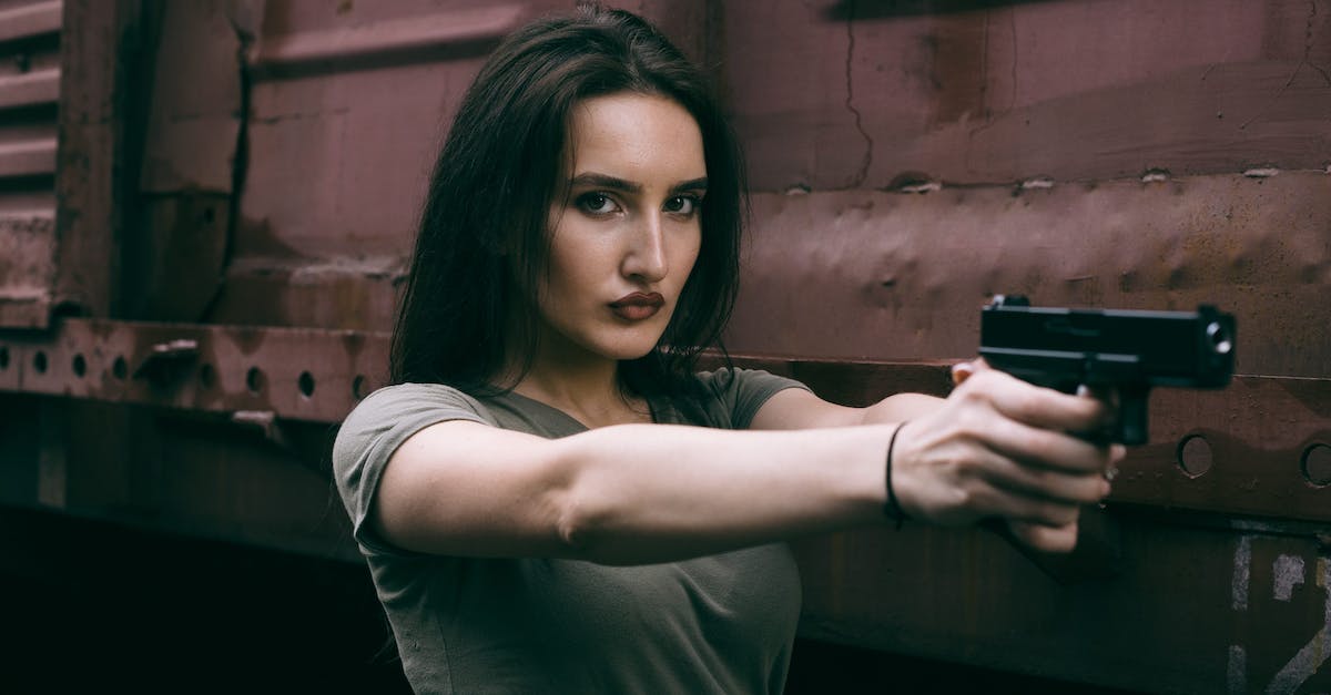 Gun Mettle update and Killstreaks - Dangerous girl hold gun Gun Mettle update and Killstreaks - Dangerous girl hold gun