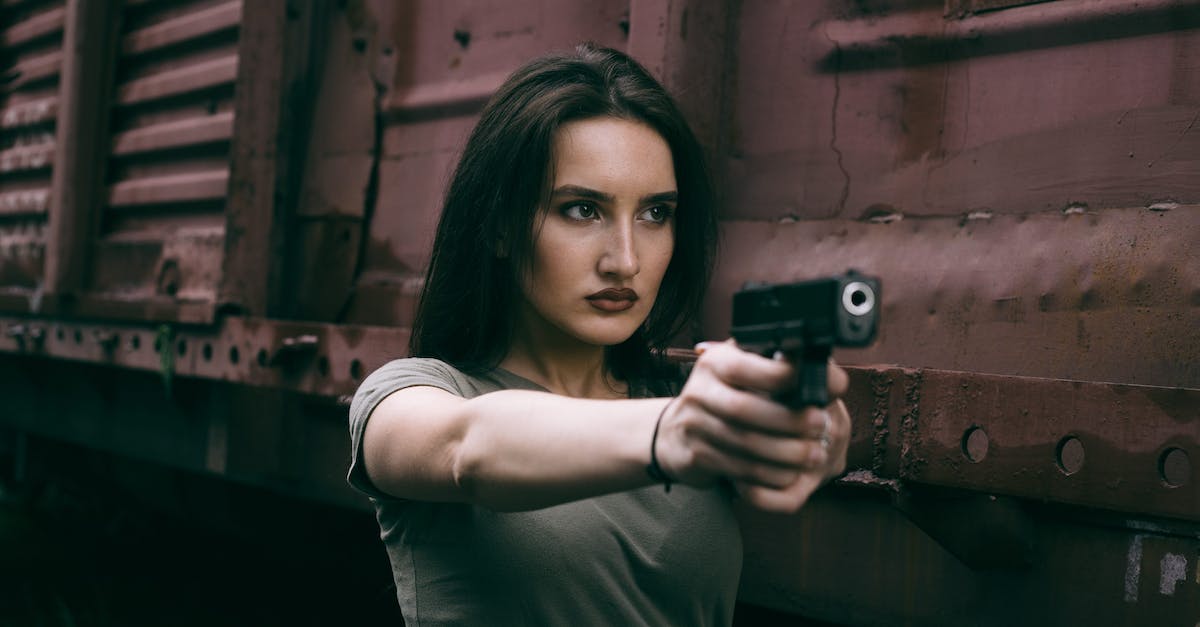 Gun Mettle update and Killstreaks - Dangerous girl hold gun Gun Mettle update and Killstreaks - Dangerous girl hold gun