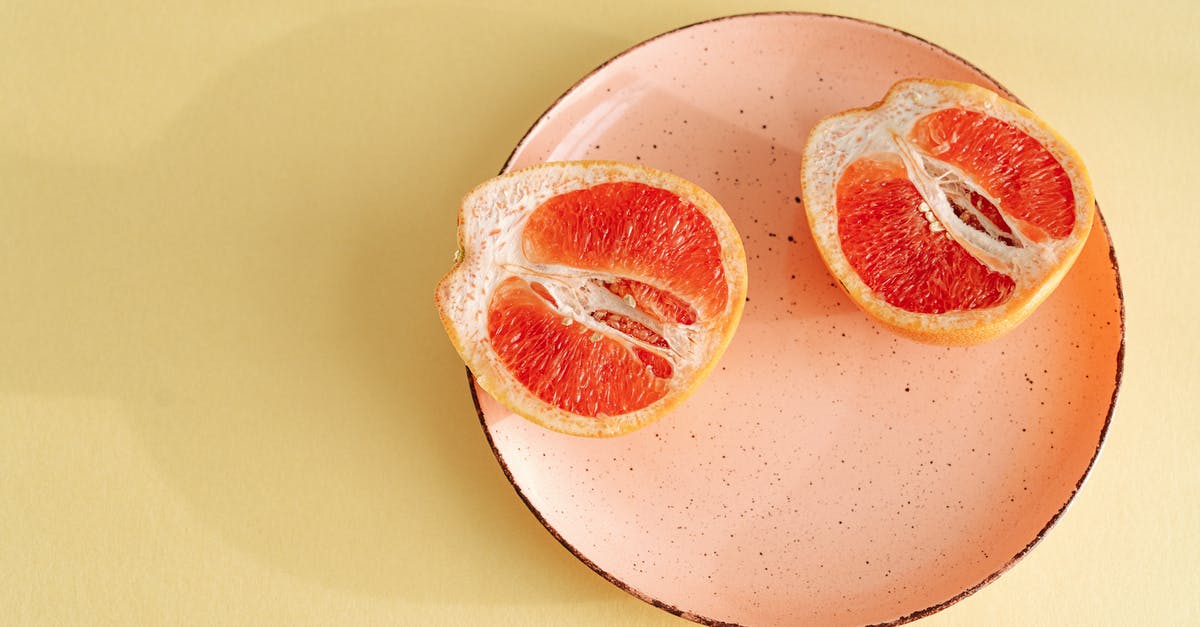 Half Life 2 in Linux on Oculus Rift - Sliced Grapefruit on Ceramic Plate