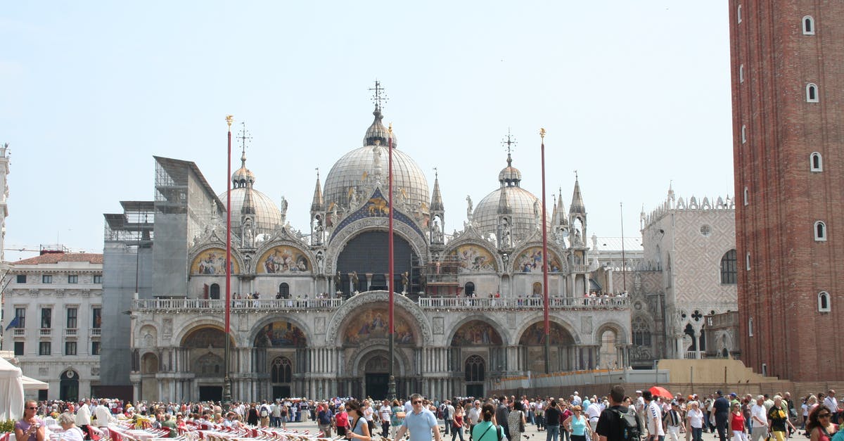 HL2: Stuck at Anticitizen One generator plaza standoff - Crowd on Plaza Before Saint Marks Basilica in Venice, Italy HL2: Stuck at Anticitizen One generator plaza standoff - Crowd on Plaza Before Saint Marks Basilica in Venice, Italy