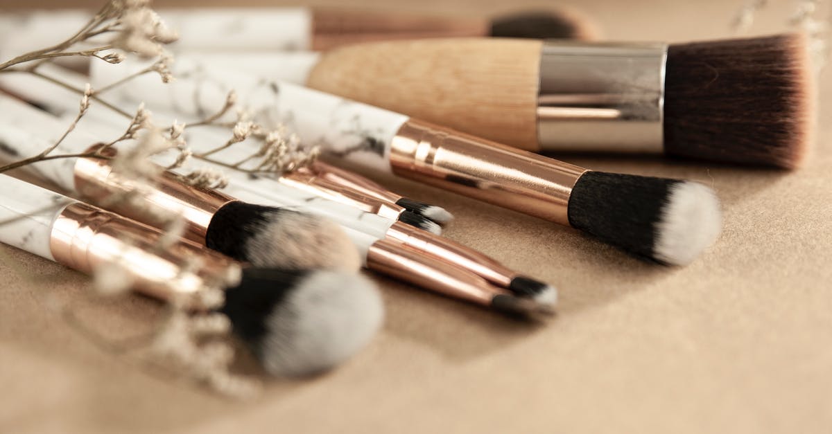 How are wardrobe and makeup table items unlocked? - Clean makeup brushes with dried flowers How are wardrobe and makeup table items unlocked? - Clean makeup brushes with dried flowers