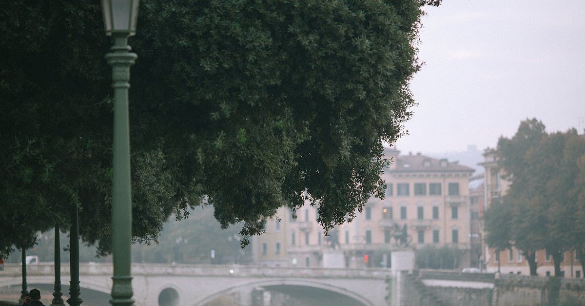 How big an area is spawn chunk(s) - Aged bridge over river in city
