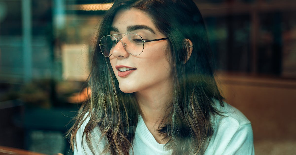 How can I be summoned by Looking Glass Knight? - Woman Wearing White Shirt