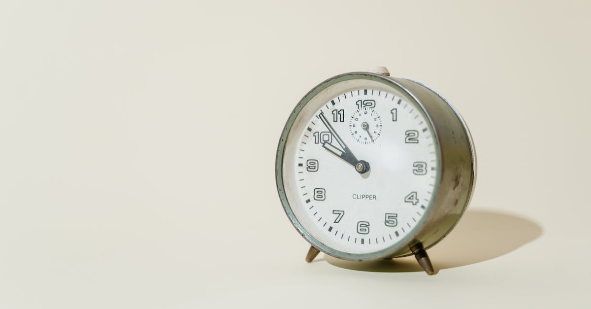 How can I deal with early pressure as the British in AoE3 vanilla? - Silver and White Analog Alarm Clock