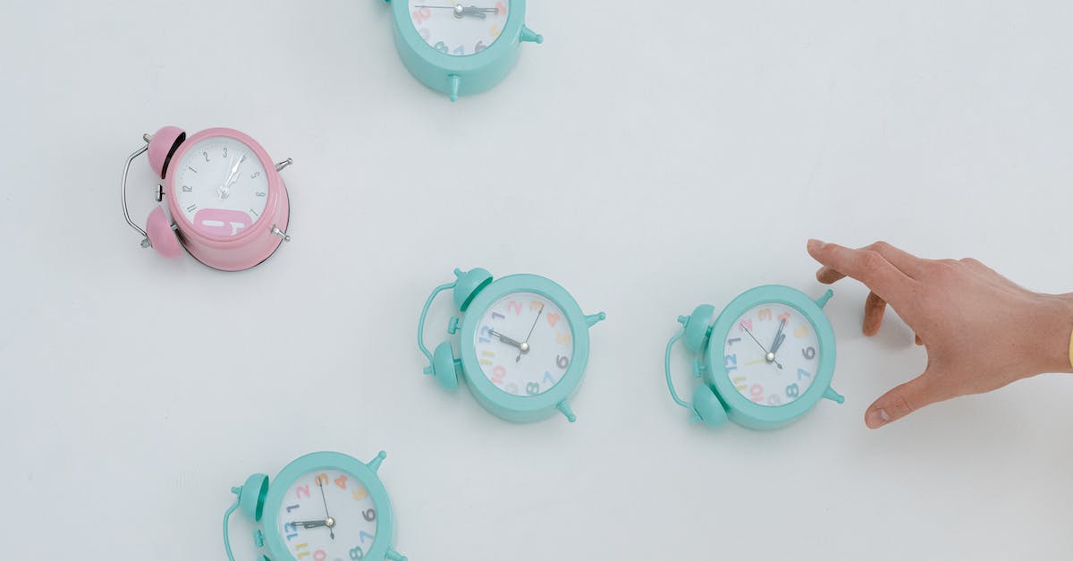 How can I deal with early pressure as the British in AoE3 vanilla? - Pink and White Analog Watch