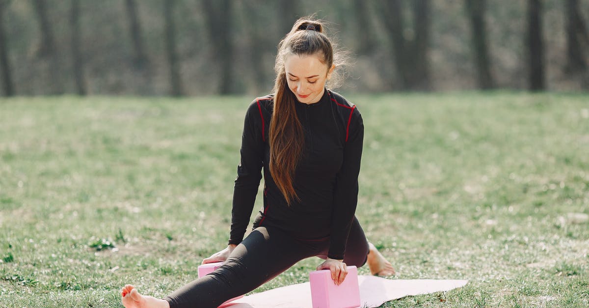 How can I determine the bottleneck for block lag? - Flexible young women performing yoga exercise in park