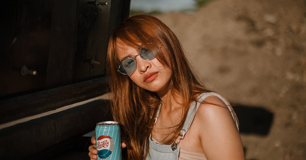 How can I enable Hold-to-Scope (quickscoping)? - Woman Holding Soda Can How can I enable Hold-to-Scope (quickscoping)? - Woman Holding Soda Can