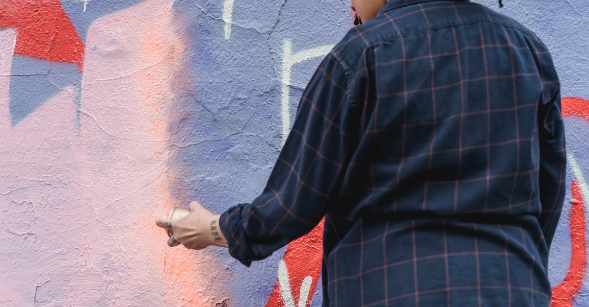 How can I go back to the overworld when playing in creative mode? [duplicate] - Faceless painter painting creative graffiti