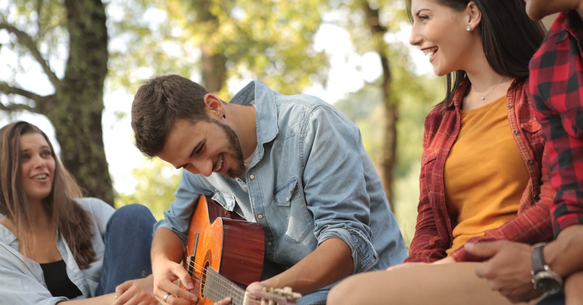 How can i make livestreams in full hd with Play Station 4 share button? - Friends spending time together with guitar