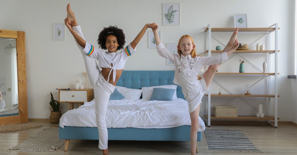 How can i make livestreams in full hd with Play Station 4 share button? - Charming little girls showing splits together