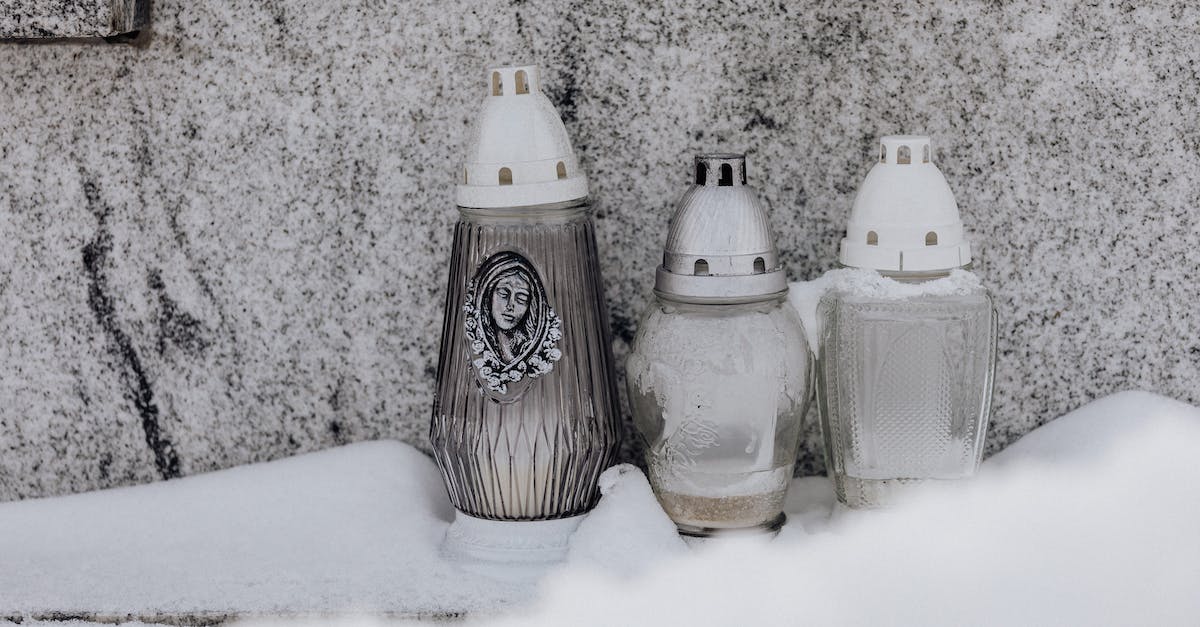 How can one remove lag spikes due to memory dumps? - White Ceramic Jars on White Table