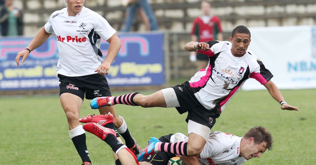 How can players with 10 victories be level 25 in League of Legends? - Men in White and Red Jersey Shirt Playing Soccer How can players with 10 victories be level 25 in League of Legends? - Men in White and Red Jersey Shirt Playing Soccer