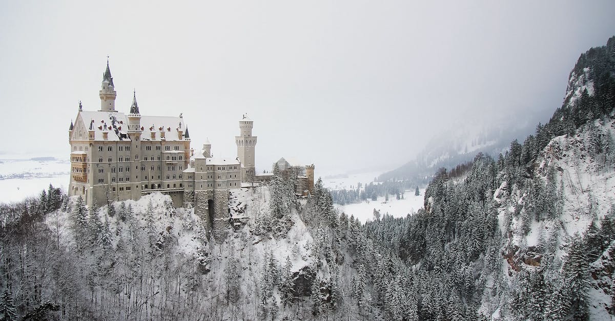 How can you reach the treasures of Frozen Castle? - Castle on Cliff