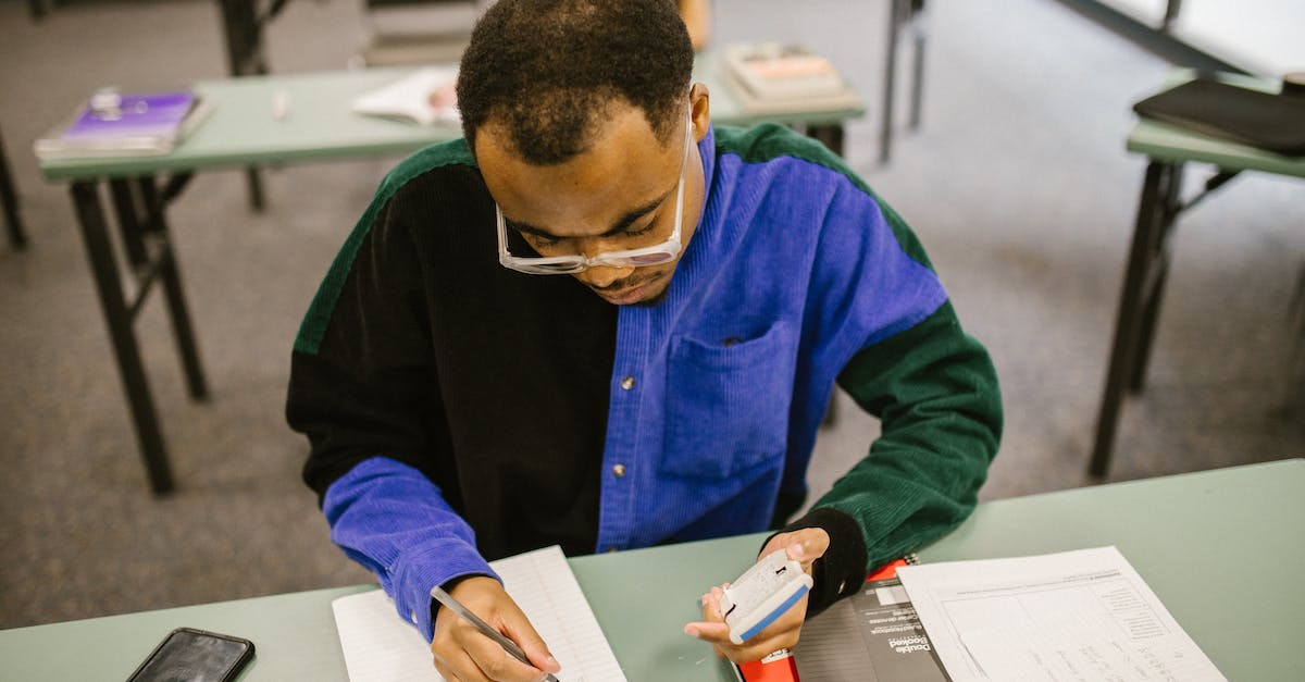 How could I test if a player is holding a specific item in slot 0 in Minecraft 1.7.9/10? - Student Cheating During an Exam