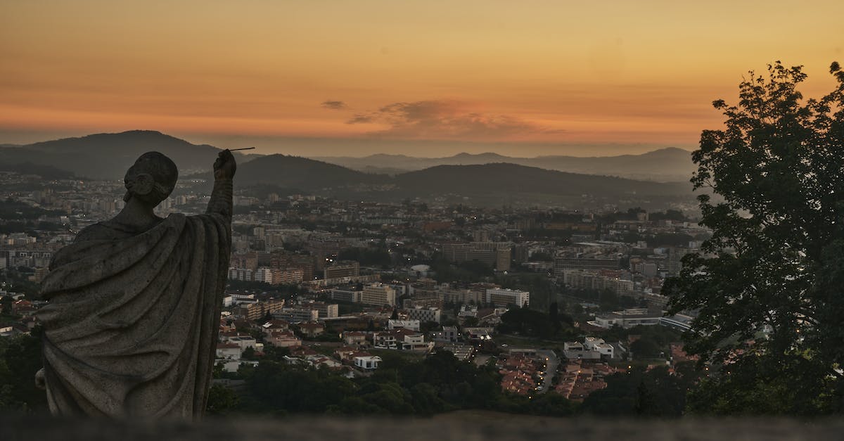 How do I complete the statue puzzle? - Lady Figure Statue Facing City Panorama