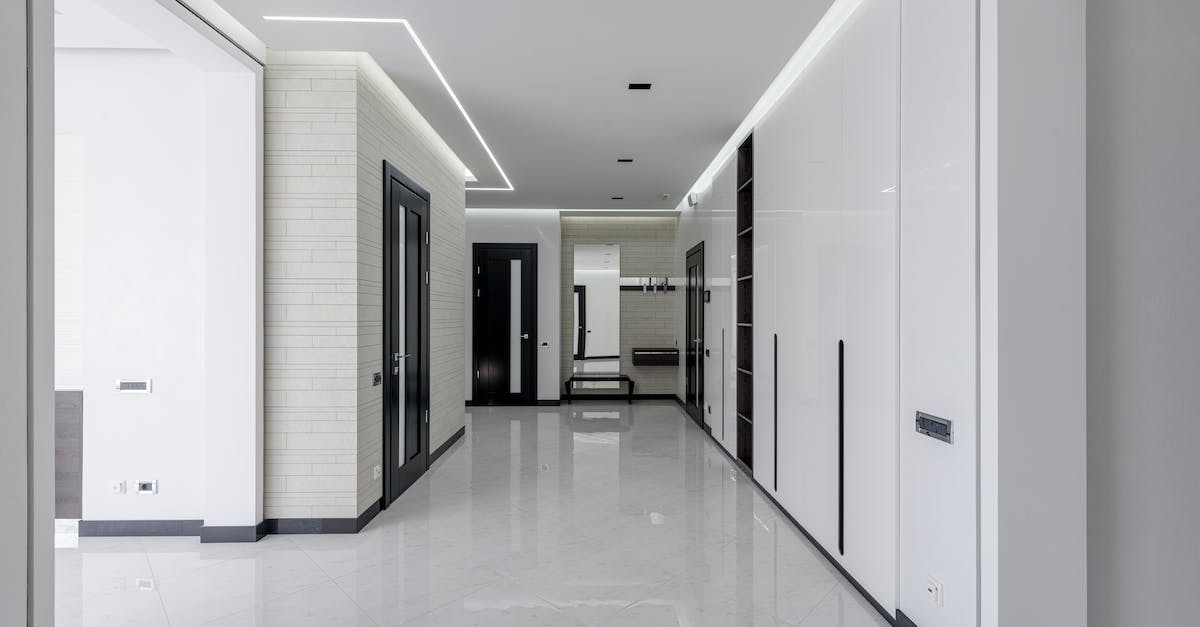 How do I design an efficient exit from a large one-way road? - Spacious hall with wooden doors in modern house How do I design an efficient exit from a large one-way road? - Spacious hall with wooden doors in modern house