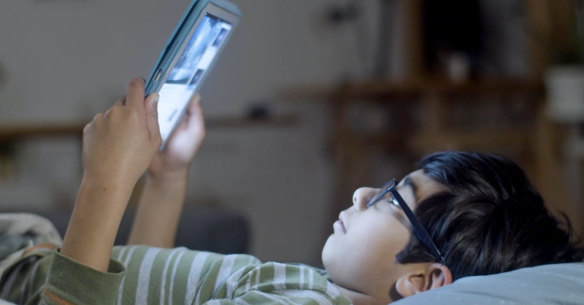 How do I detect time in minecraft with a command? [duplicate] - Boy in Green and White Stripe Shirt Using White Smartphone