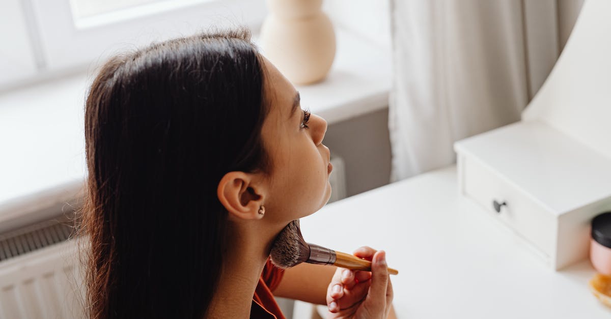 How do I find the Mammoth Tusk Powder for the "Repairing the Phial" quest? [duplicate] - Woman in Orange Shirt Holding Pen