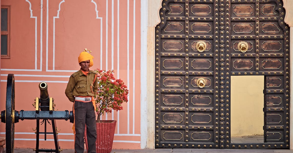 How do I get rid of a guard stuck by the door without killing him or taking him down? - Arched Doorway with Guard standing on the Side  