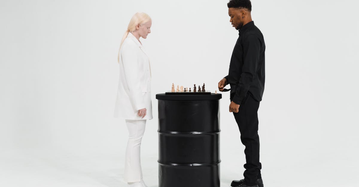 How do I get the vertical black bars while playing cs 1.6? - Man and Woman Playing Chess