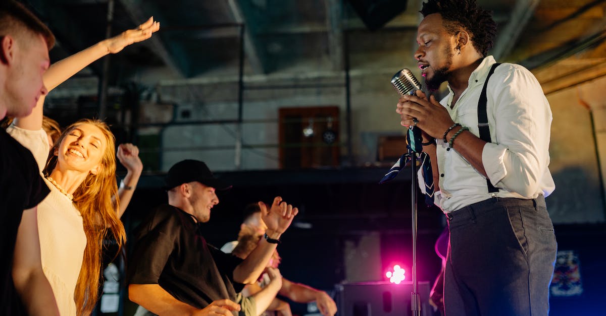 How do I get xbox one party and Skype voice through my headset? - Man in White Shirt Singing on Stage in Front of People How do I get xbox one party and Skype voice through my headset? - Man in White Shirt Singing on Stage in Front of People