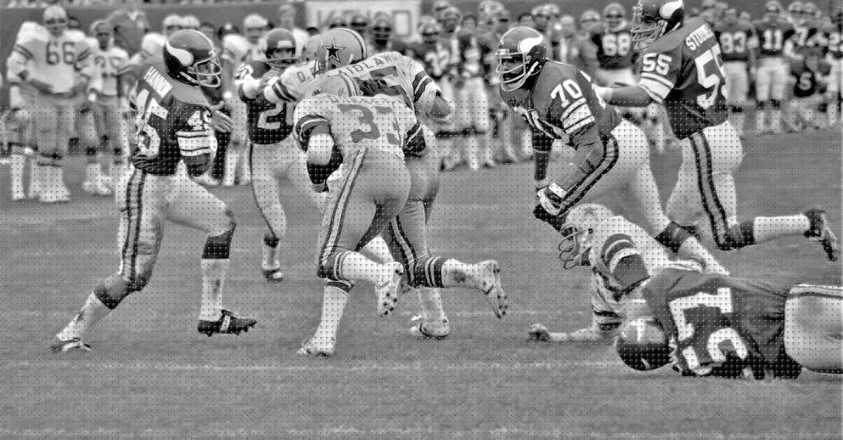 How do I give players already enchanted Tools/Armour/Weapons - A Card Dealer Holding a Card in Front of the Players