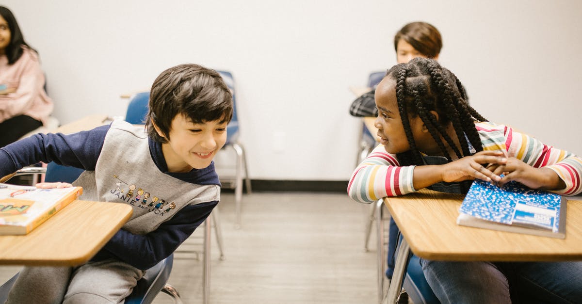 How do i make it say Hi in chat on Minecraft? [duplicate] - Two Students Talking to Each Other