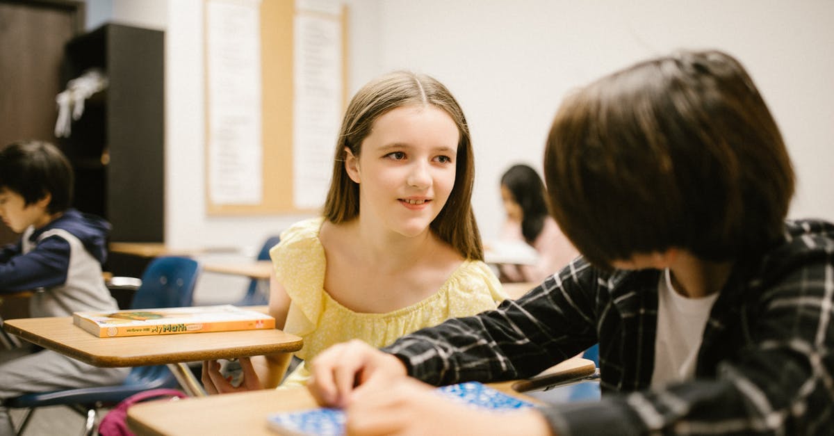 How do i make it say Hi in chat on Minecraft? [duplicate] - Two Students Talking to Each Other