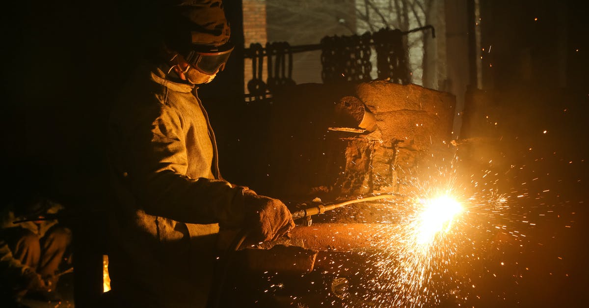 How do I produce steel in Kittens? - Male employee working with welding machine
