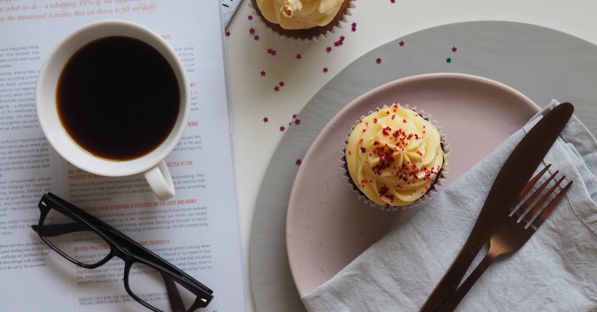 How do I read knife stats? - Top-view Photograph of Two Cupcakes, Cup, and Eyeglasses How do I read knife stats? - Top-view Photograph of Two Cupcakes, Cup, and Eyeglasses